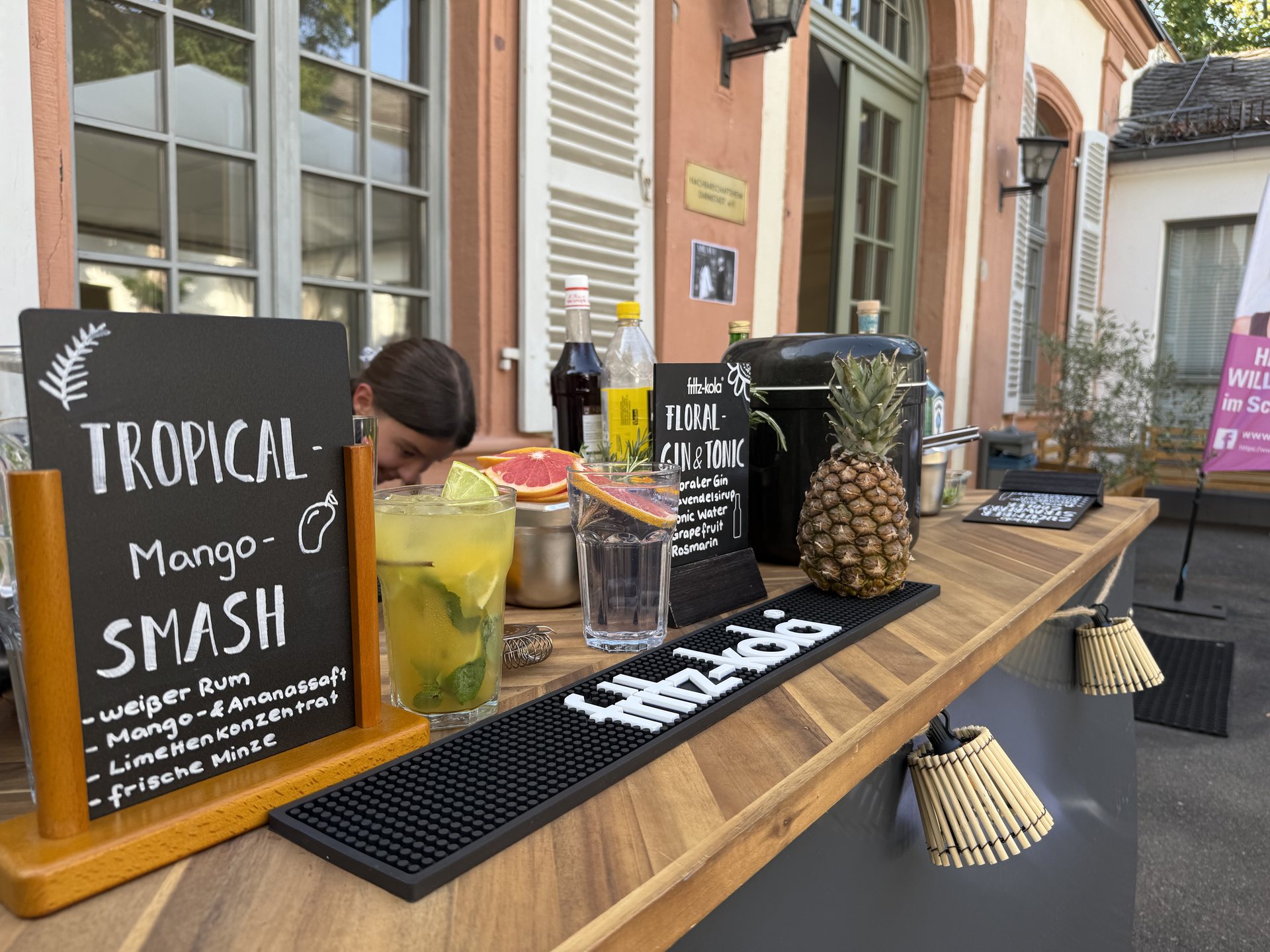 Cocktail Bar mit Tropical Mango Smash Catering Bad Homburg