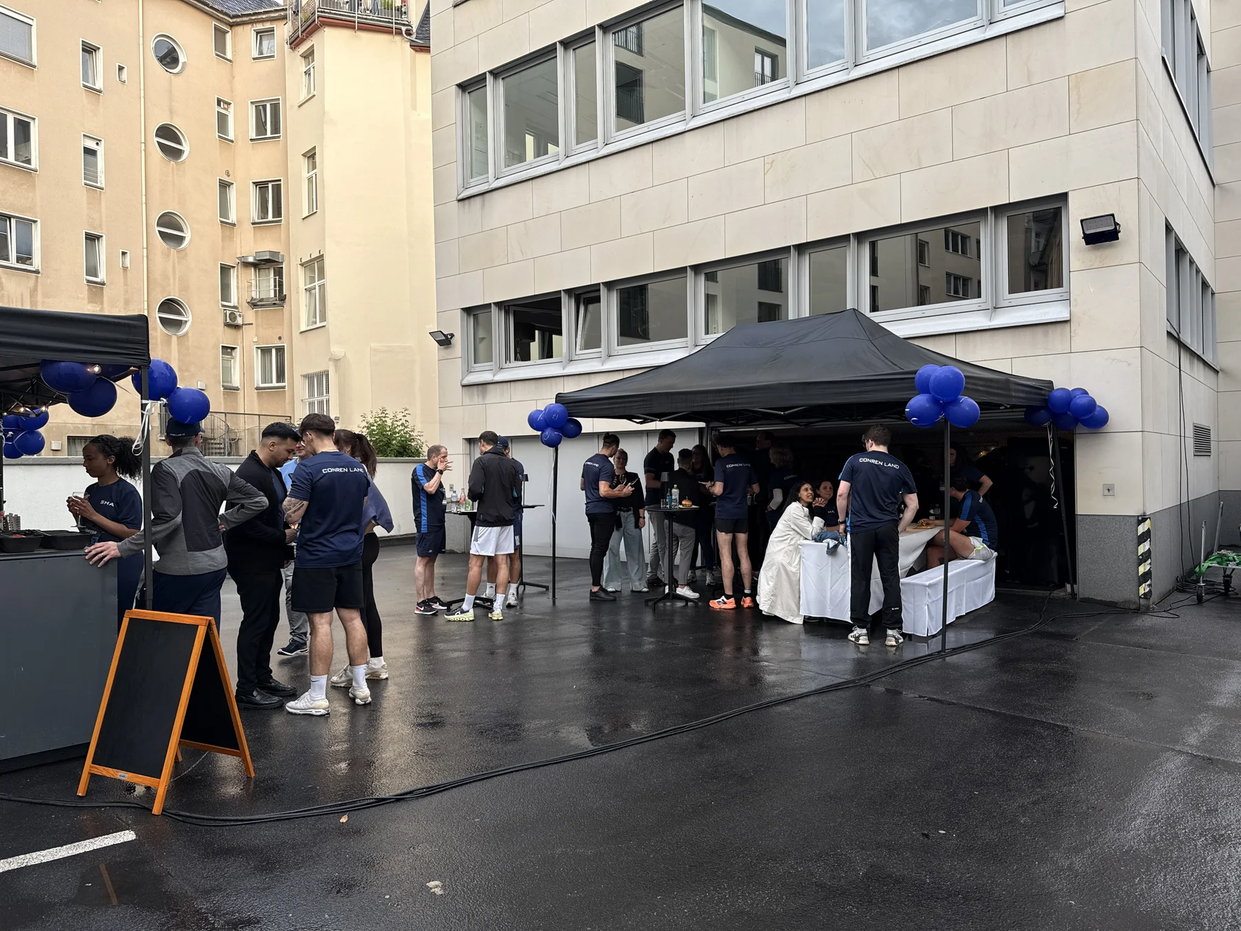 Live-Cooking-Stand mit Pavillon beim J.P. Morgan Lauf Frankfurt Taste Frankfurt